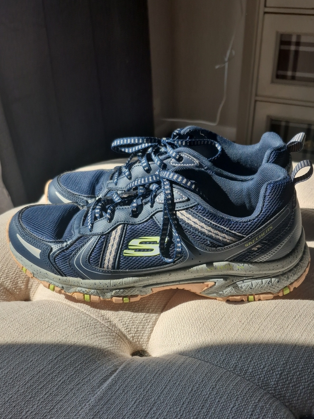 Skechers Go Run Trail Shoes Navy Excellent Condition Sz. 9 Leather/Mesh Upper